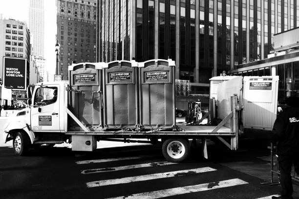 Best Portable restroom trailer rental  in Des Moines, WA